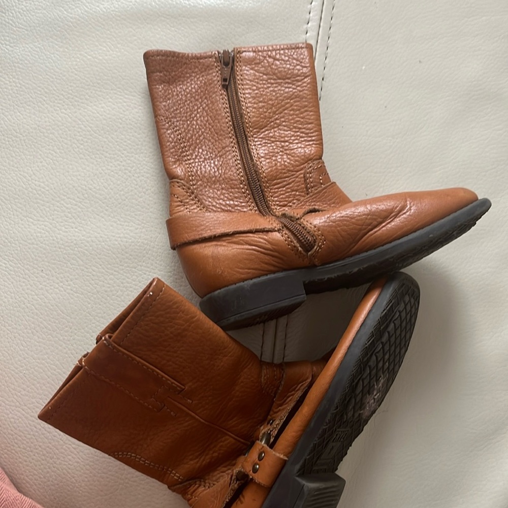 Frye girls leather boot